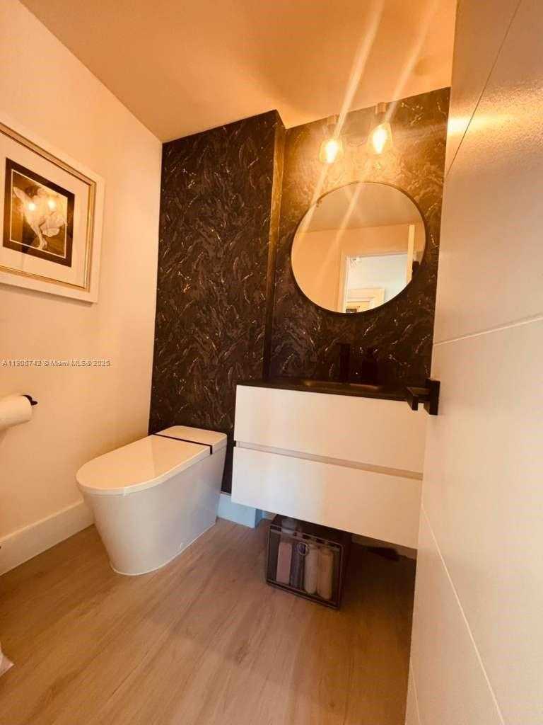 Small Image of 2829 INDIAN CREEK DR #603, Miami Beach Number 5