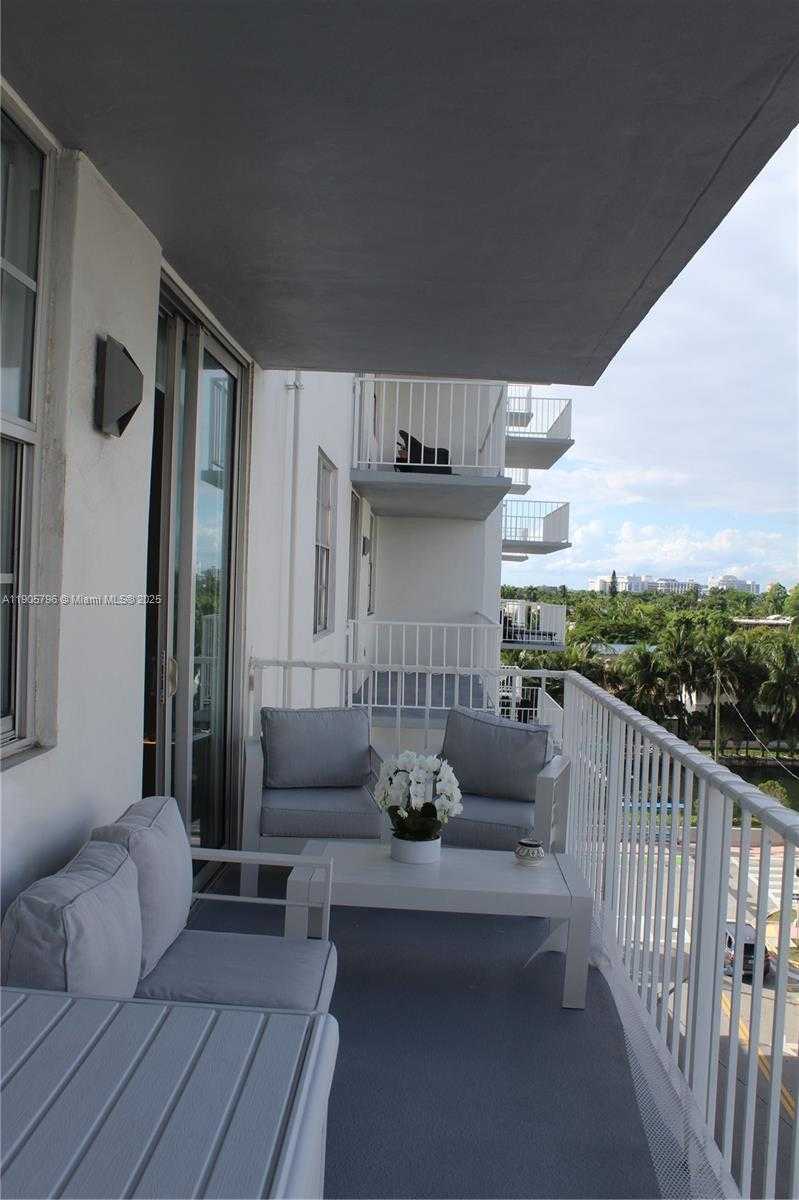 Small Image of 2829 INDIAN CREEK DR #608, Miami Beach Number 17