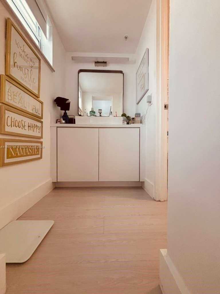 Small Image of 2829 INDIAN CREEK DR #608, Miami Beach Number 8