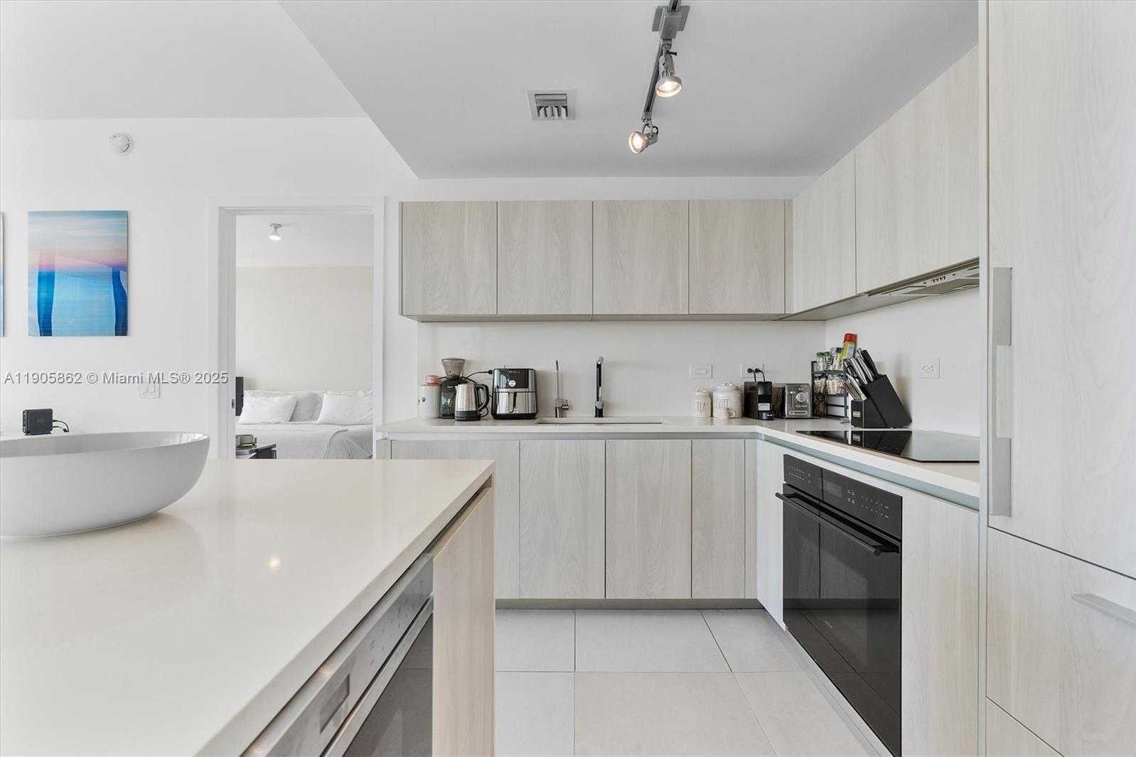 Small Image of 3131 NORTH EAST 7TH AVE #306, Miami Number 19