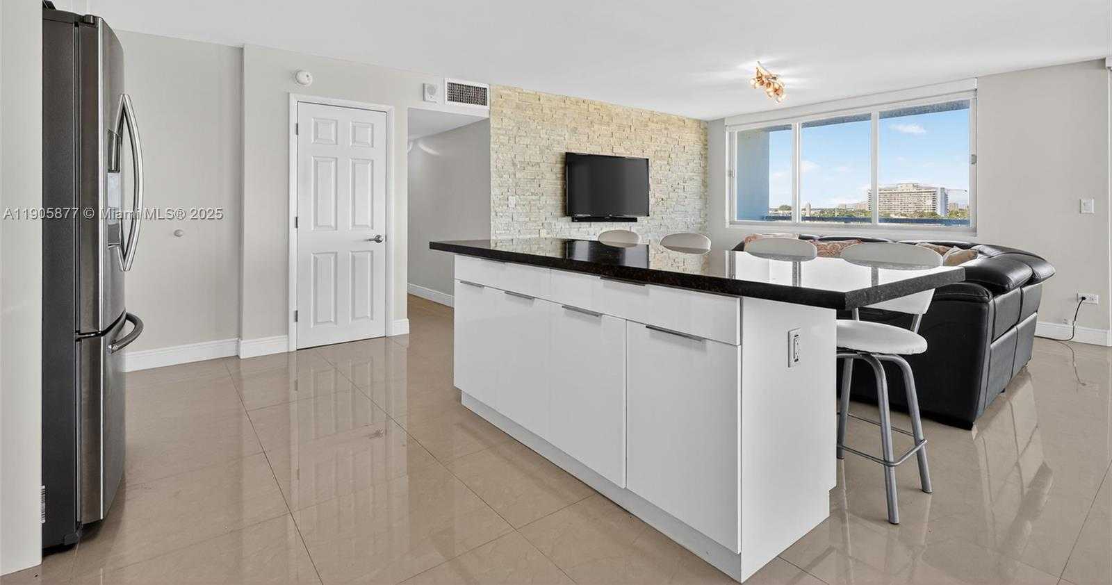 Small Image of 7135 COLLINS AVE #705, Miami Beach Number 10