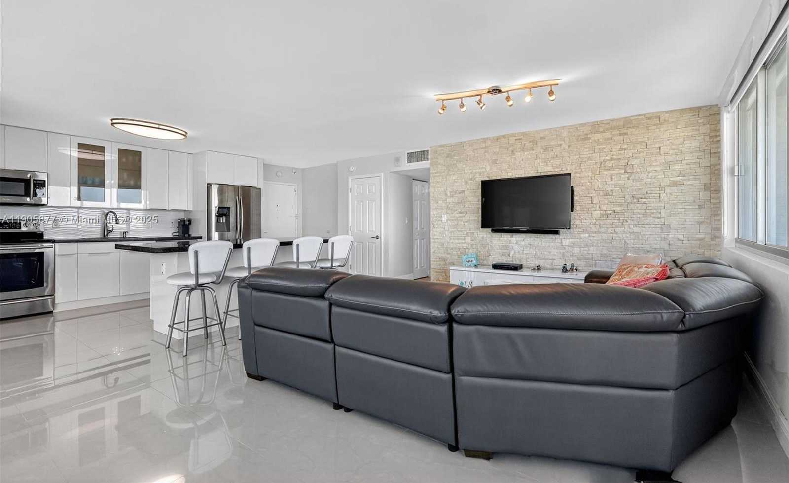 Small Image of 7135 COLLINS AVE #705, Miami Beach Number 15