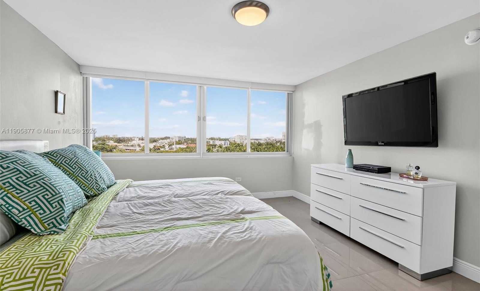 Small Image of 7135 COLLINS AVE #705, Miami Beach Number 23
