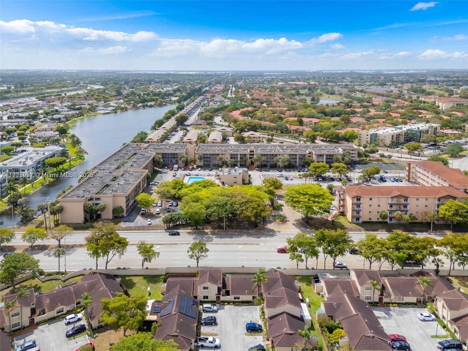 Small Image of 17026 NORTH WEST 66TH CT, Hialeah Number 12