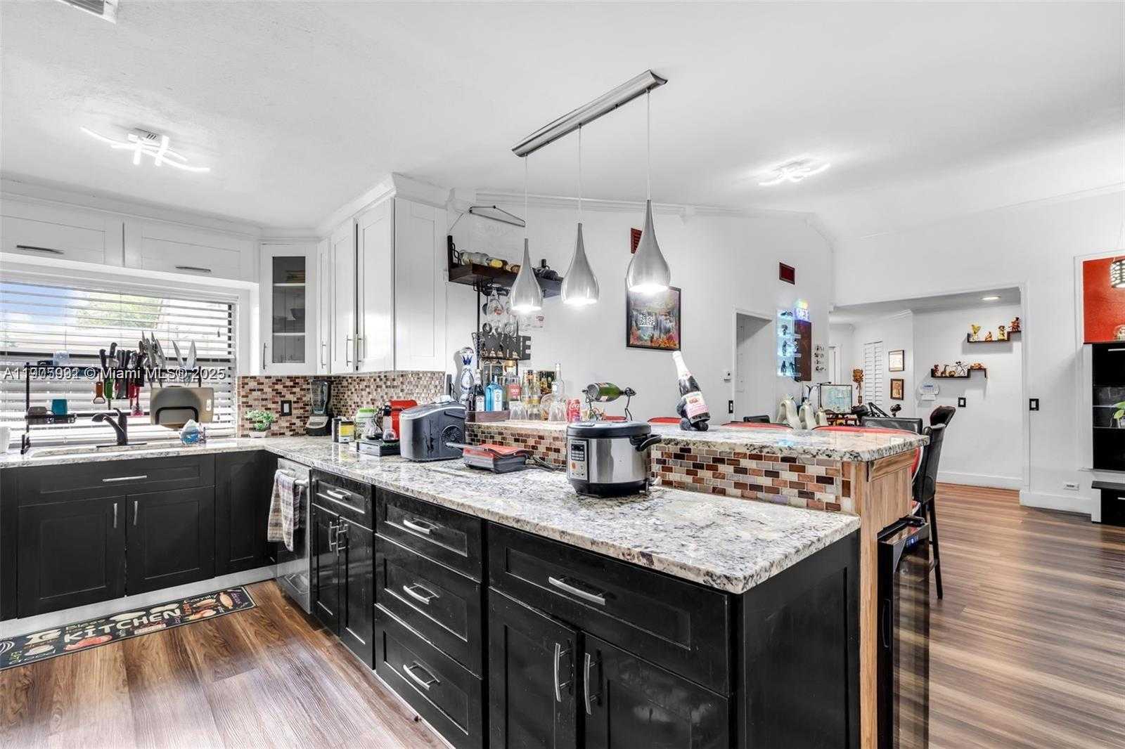 Small Image of 17026 NORTH WEST 66TH CT, Hialeah Number 19