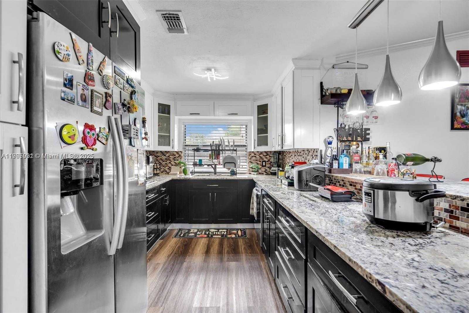 Small Image of 17026 NORTH WEST 66TH CT, Hialeah Number 20