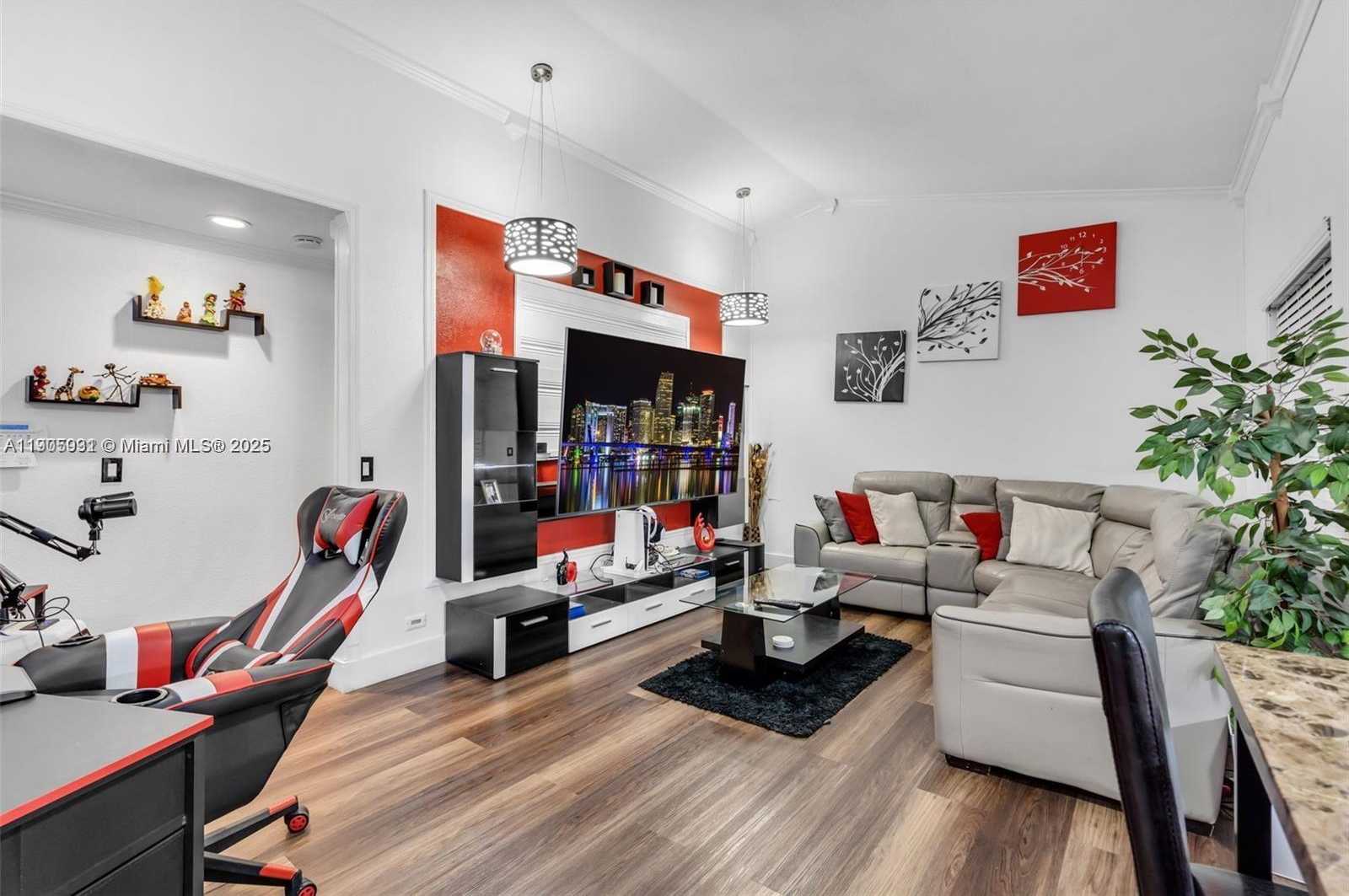 Small Image of 17026 NORTH WEST 66TH CT, Hialeah Number 22