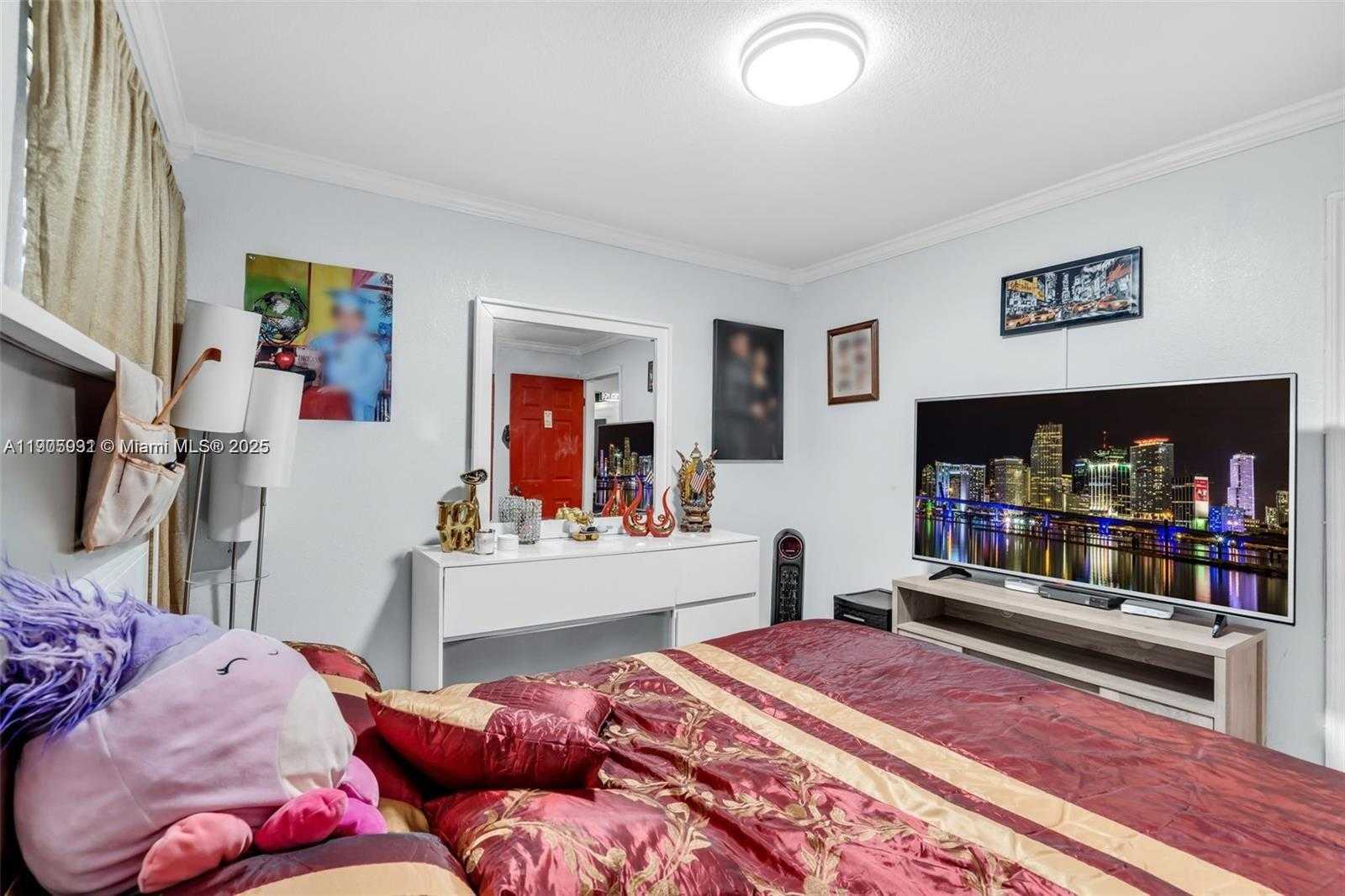 Small Image of 17026 NORTH WEST 66TH CT, Hialeah Number 31