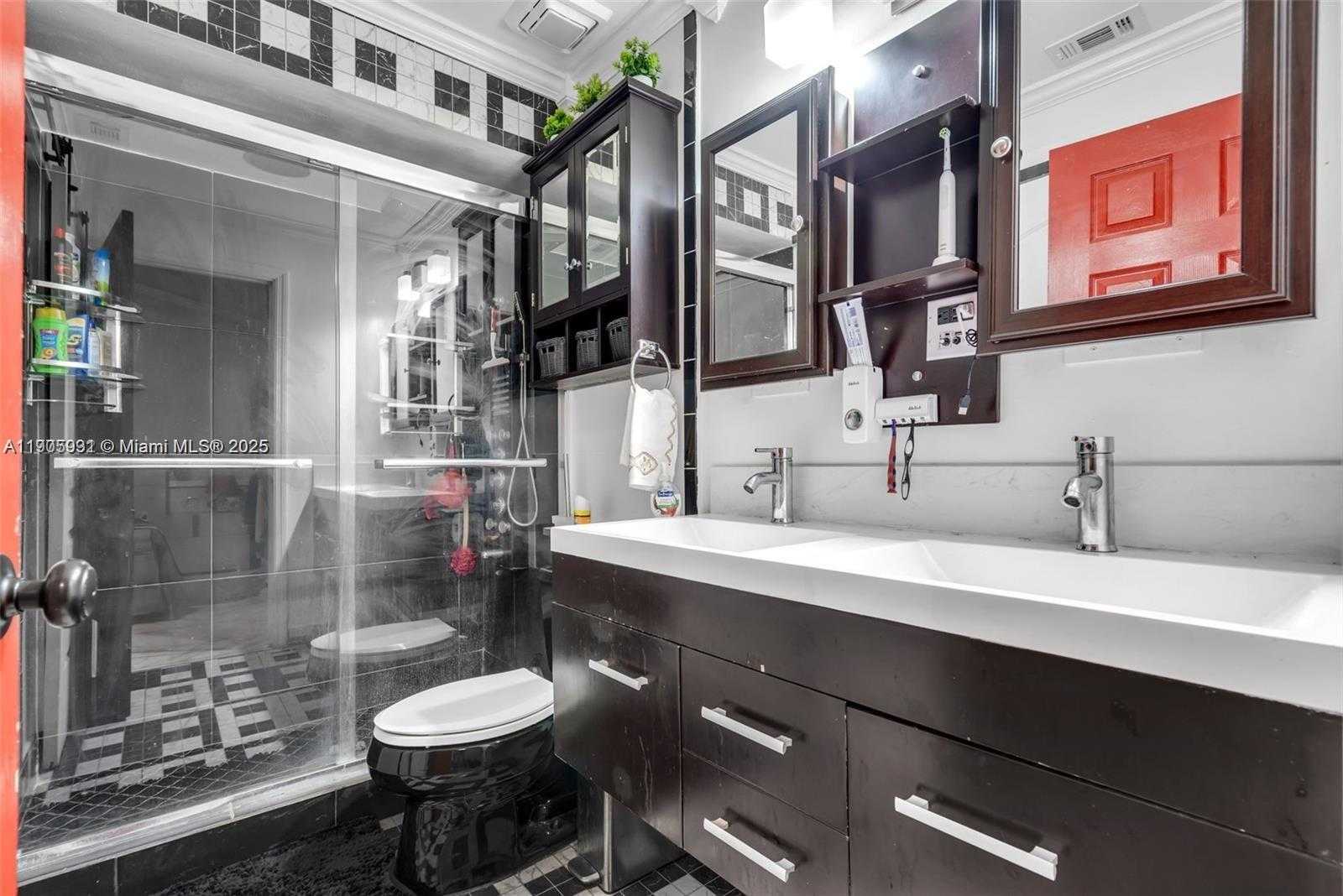 Small Image of 17026 NORTH WEST 66TH CT, Hialeah Number 34