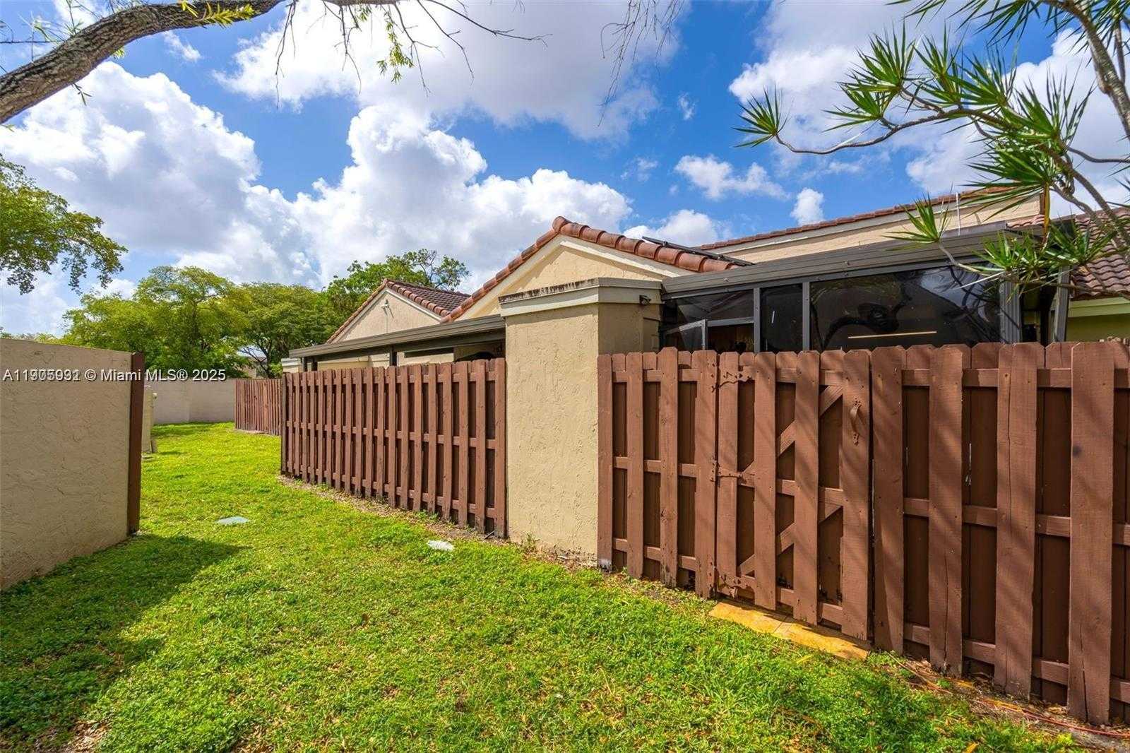 Small Image of 17026 NORTH WEST 66TH CT, Hialeah Number 38