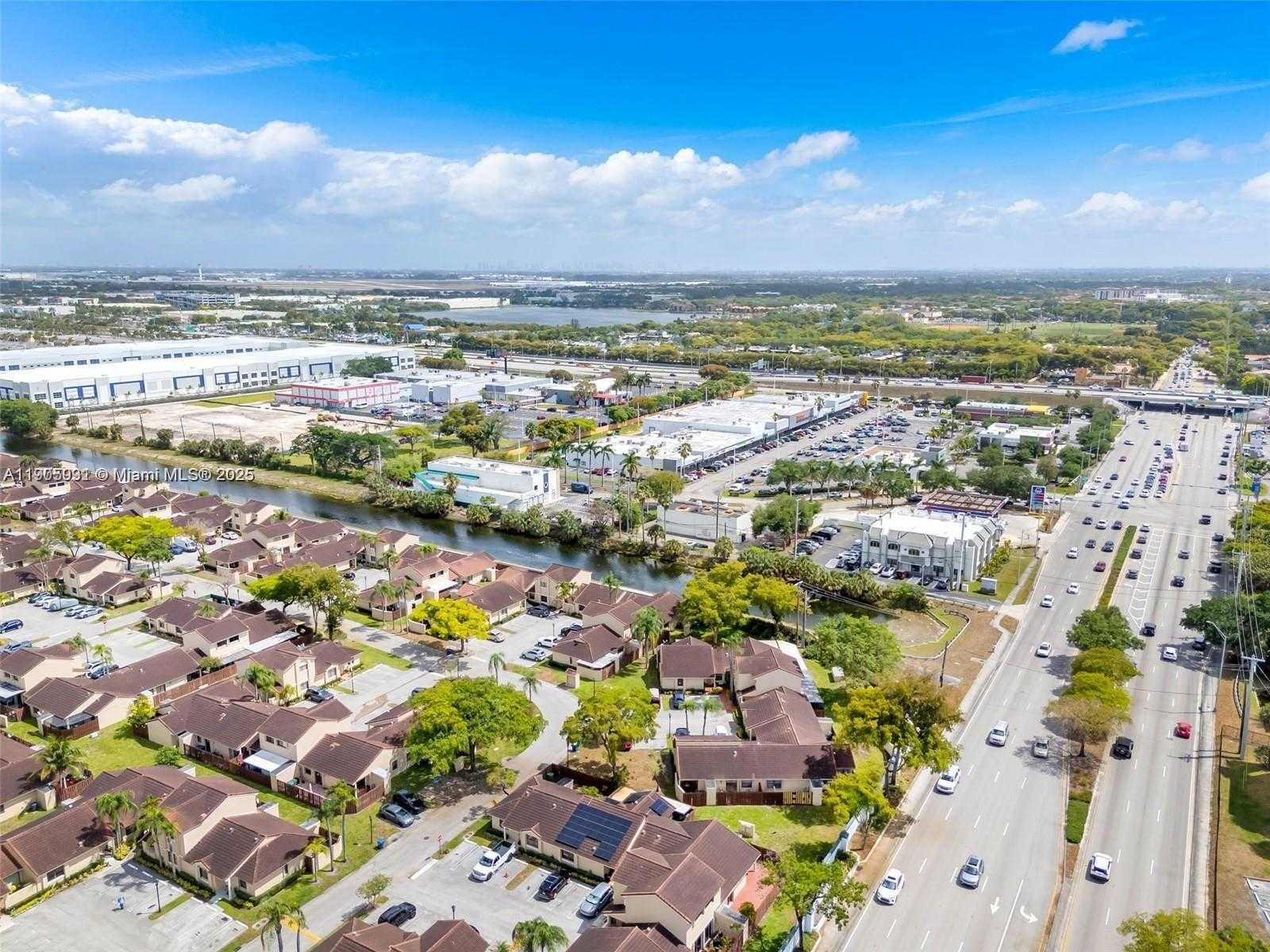 Small Image of 17026 NORTH WEST 66TH CT, Hialeah Number 7