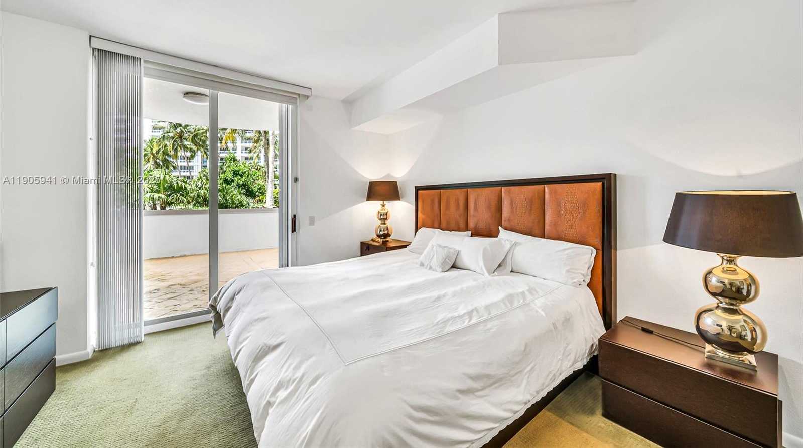 Small Image of 21050 POINT PL #401, Aventura Number 11