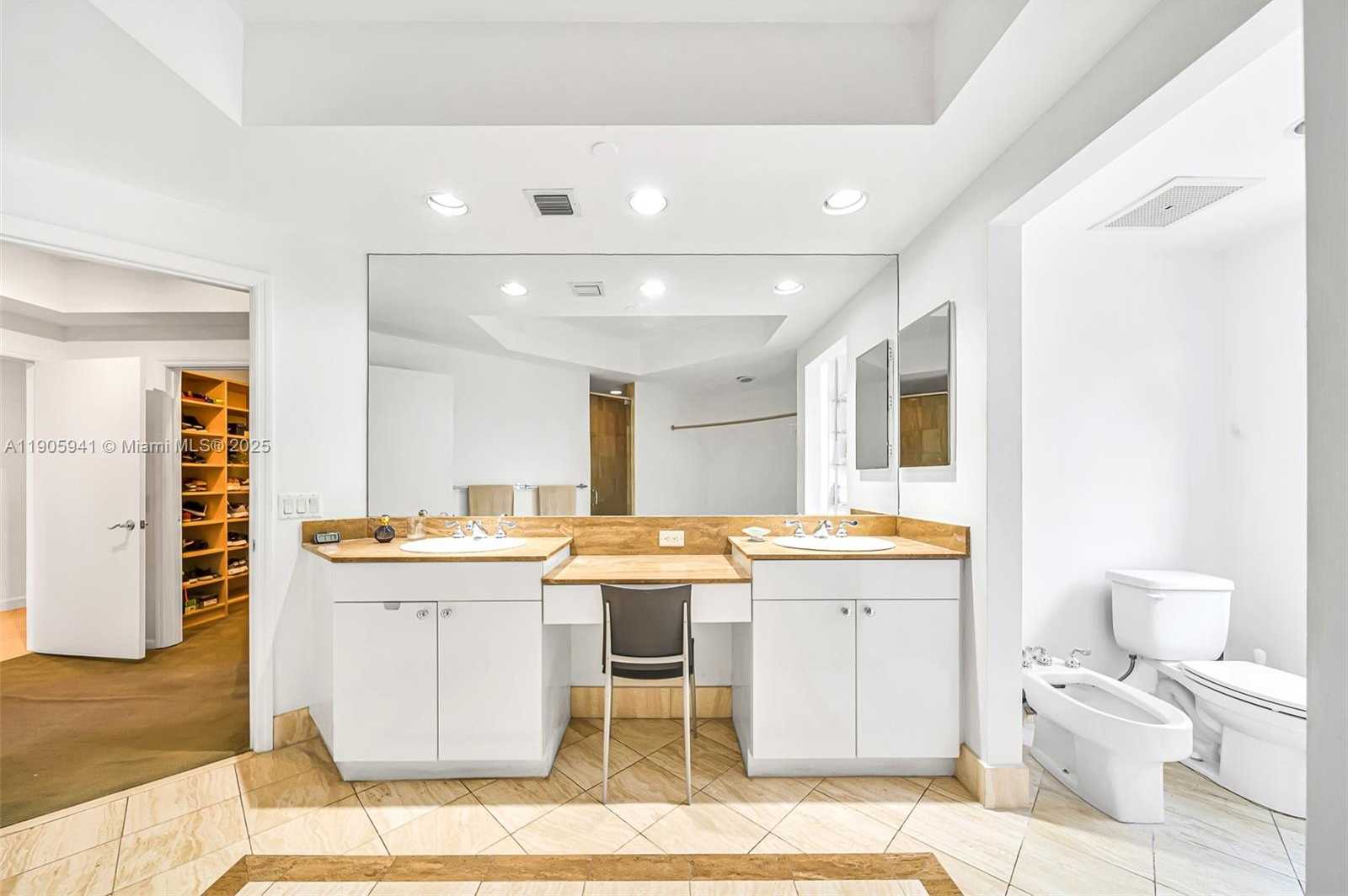 Small Image of 21050 POINT PL #401, Aventura Number 19