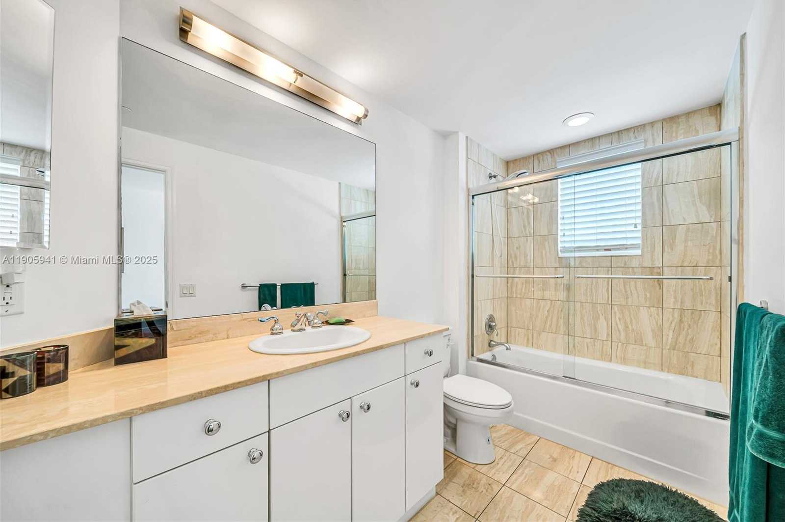 Small Image of 21050 POINT PL #401, Aventura Number 20