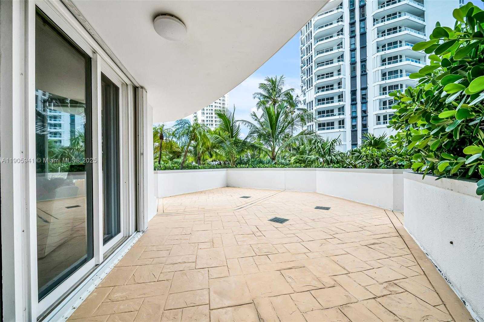 Small Image of 21050 POINT PL #401, Aventura Number 22