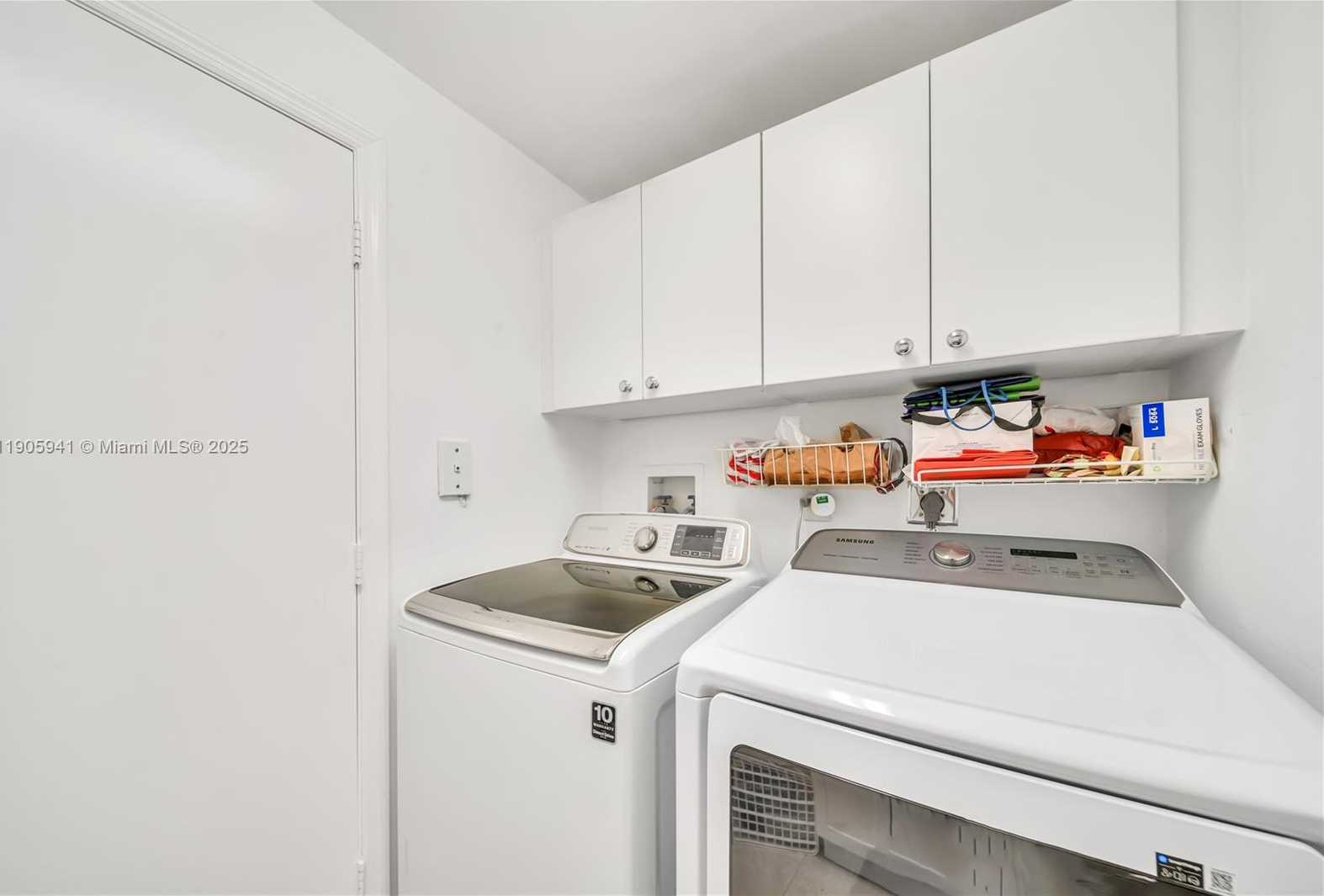 Small Image of 21050 POINT PL #401, Aventura Number 25