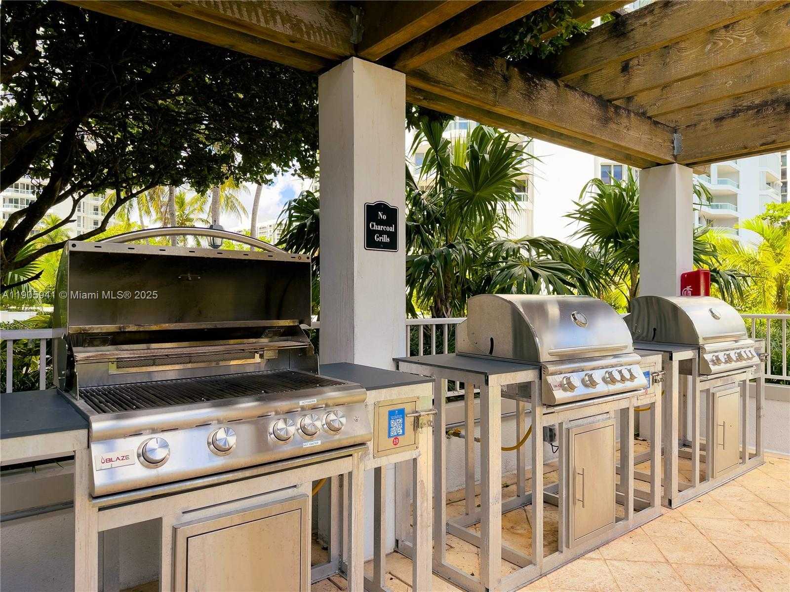 Small Image of 21050 POINT PL #401, Aventura Number 29