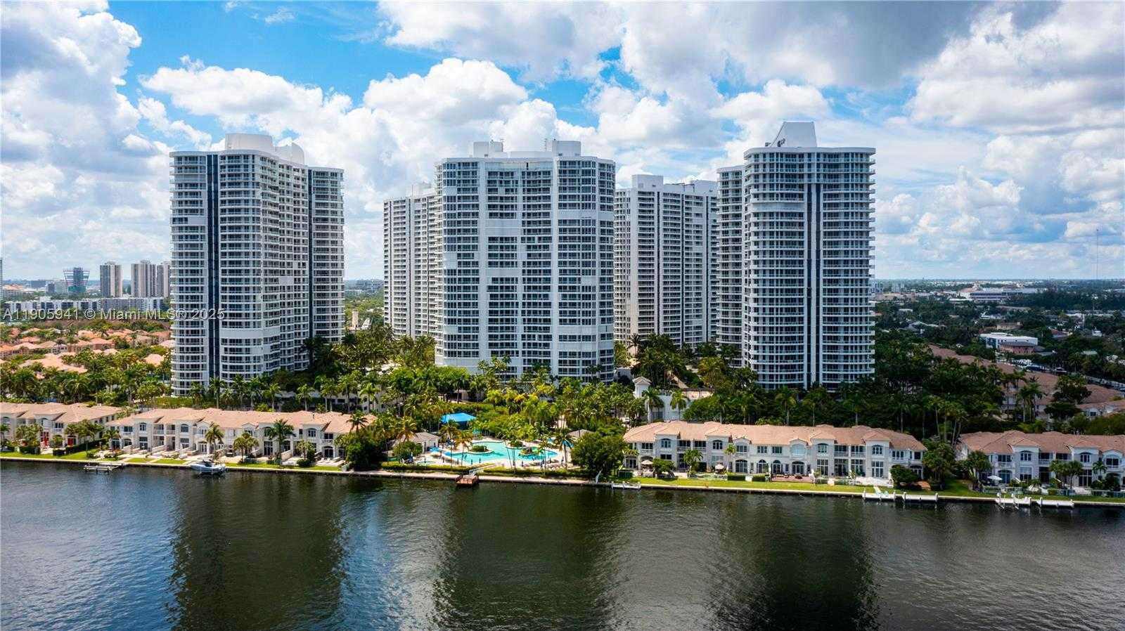 Small Image of 21050 POINT PL #401, Aventura Number 34