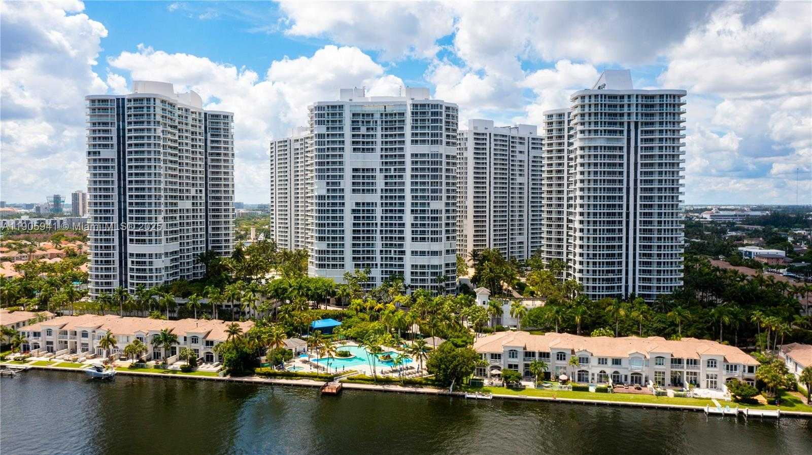 Small Image of 21050 POINT PL #401, Aventura Number 35