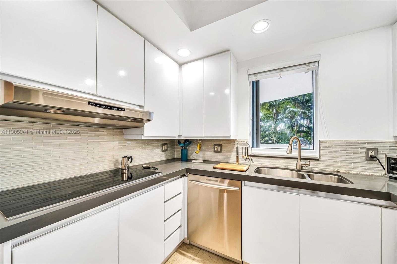 Small Image of 21050 POINT PL #401, Aventura Number 9