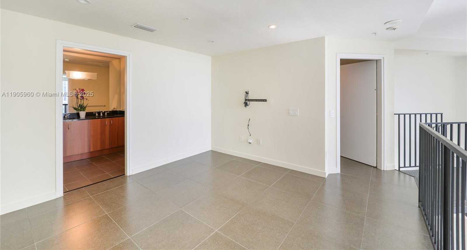 Small Image of 300 SOUTH BISCAYNE BLVD #L-414, Miami Number 10