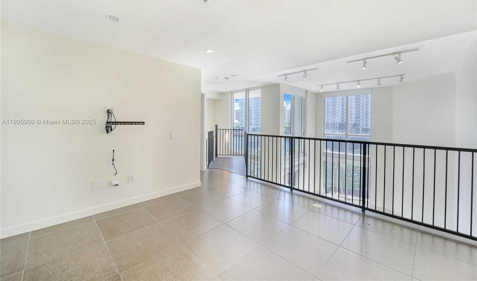 Small Image of 300 SOUTH BISCAYNE BLVD #L-414, Miami Number 13