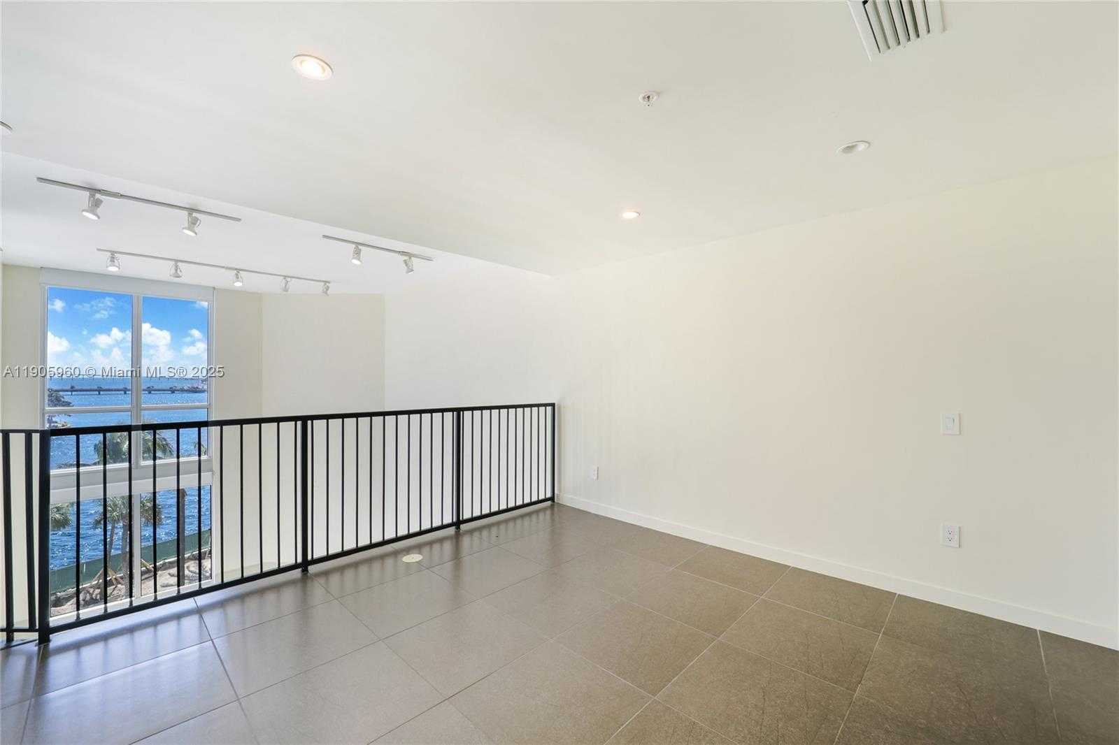 Small Image of 300 SOUTH BISCAYNE BLVD #L-414, Miami Number 14