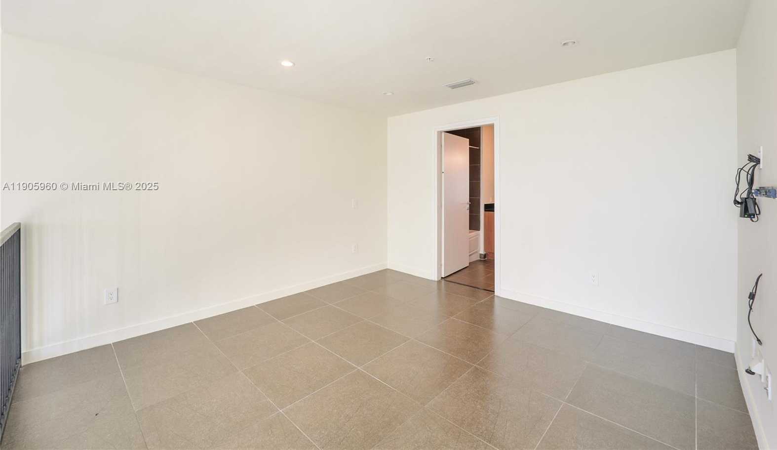 Small Image of 300 SOUTH BISCAYNE BLVD #L-414, Miami Number 15