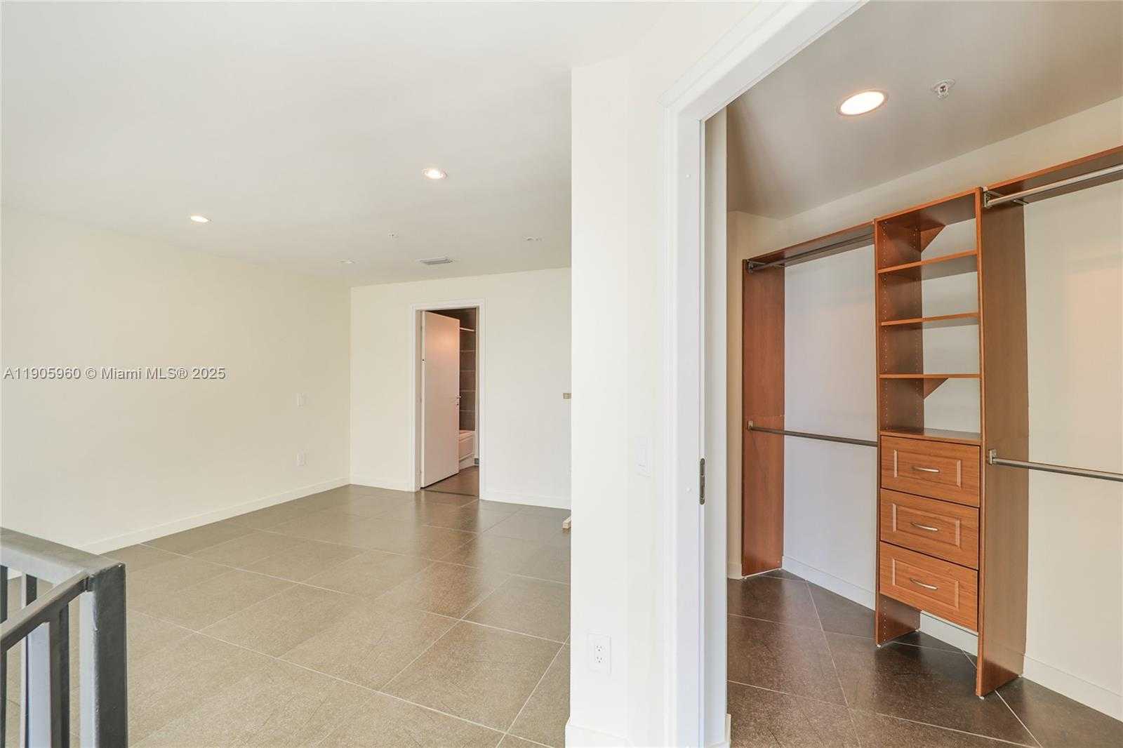 Small Image of 300 SOUTH BISCAYNE BLVD #L-414, Miami Number 16