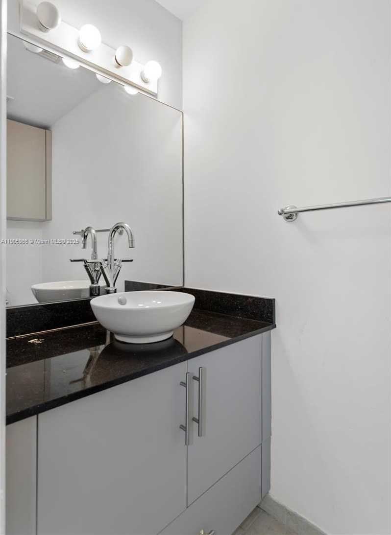 Small Image of 31 SOUTH EAST 5TH ST #4018, Miami Number 17