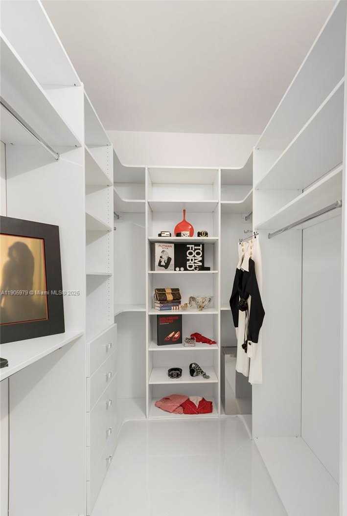 Small Image of 5959 COLLINS AVE #807, Miami Beach Number 25