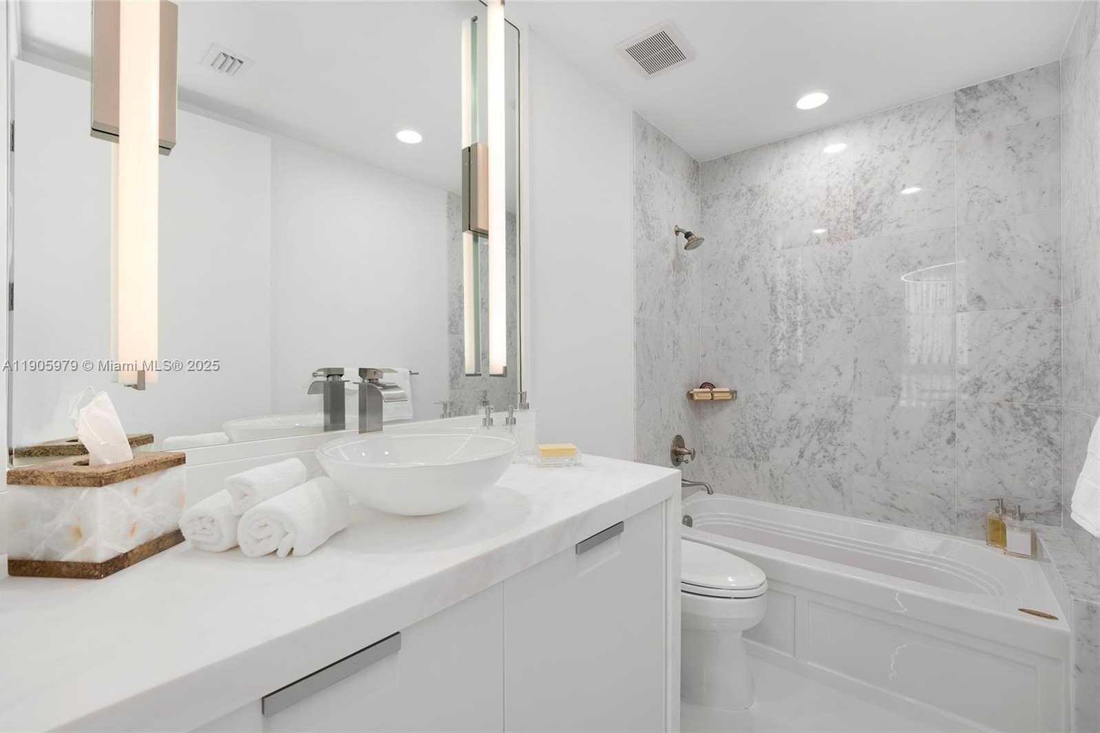 Small Image of 5959 COLLINS AVE #807, Miami Beach Number 30