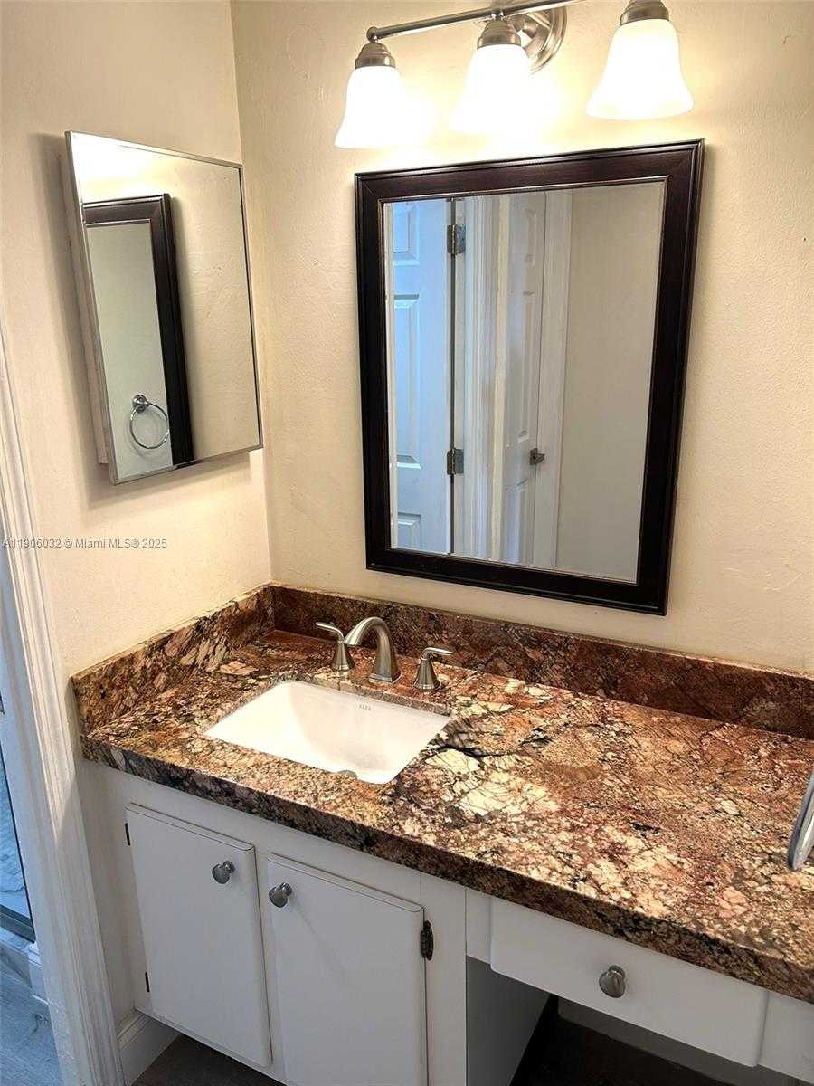 Small Image of 20379 WEST COUNTRY CLUB DR #1035, Aventura Number 12