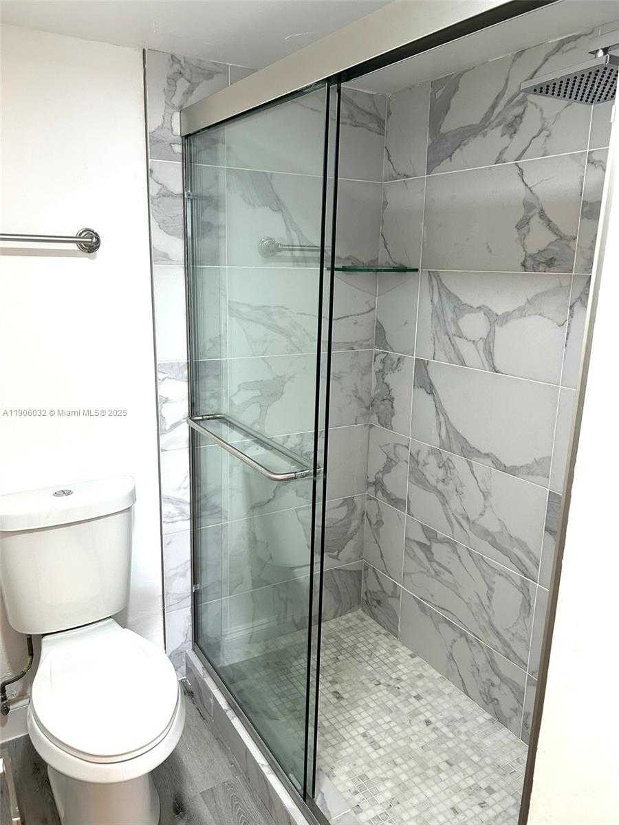 Small Image of 20379 WEST COUNTRY CLUB DR #1035, Aventura Number 16