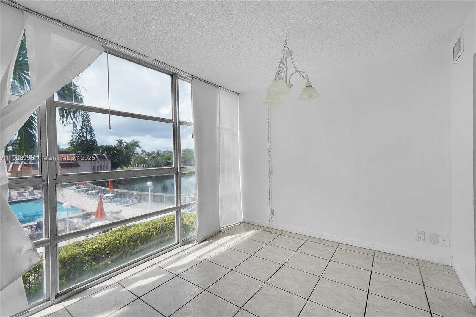 Small Image of 2001 ATLANTIC SHORES BLVD #220, Hallandale Beach Number 10