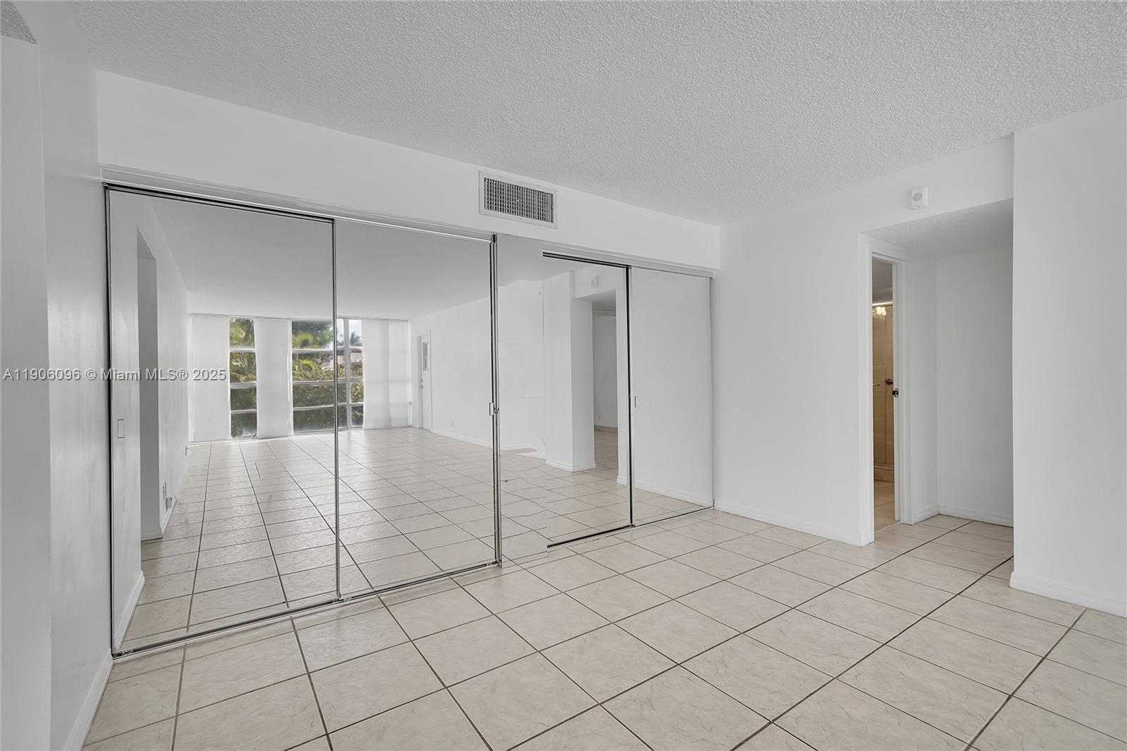 Small Image of 2001 ATLANTIC SHORES BLVD #220, Hallandale Beach Number 14