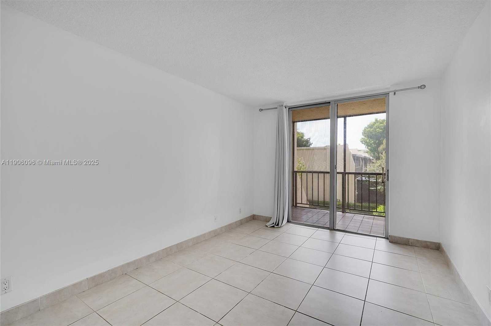 Small Image of 2001 ATLANTIC SHORES BLVD #220, Hallandale Beach Number 19