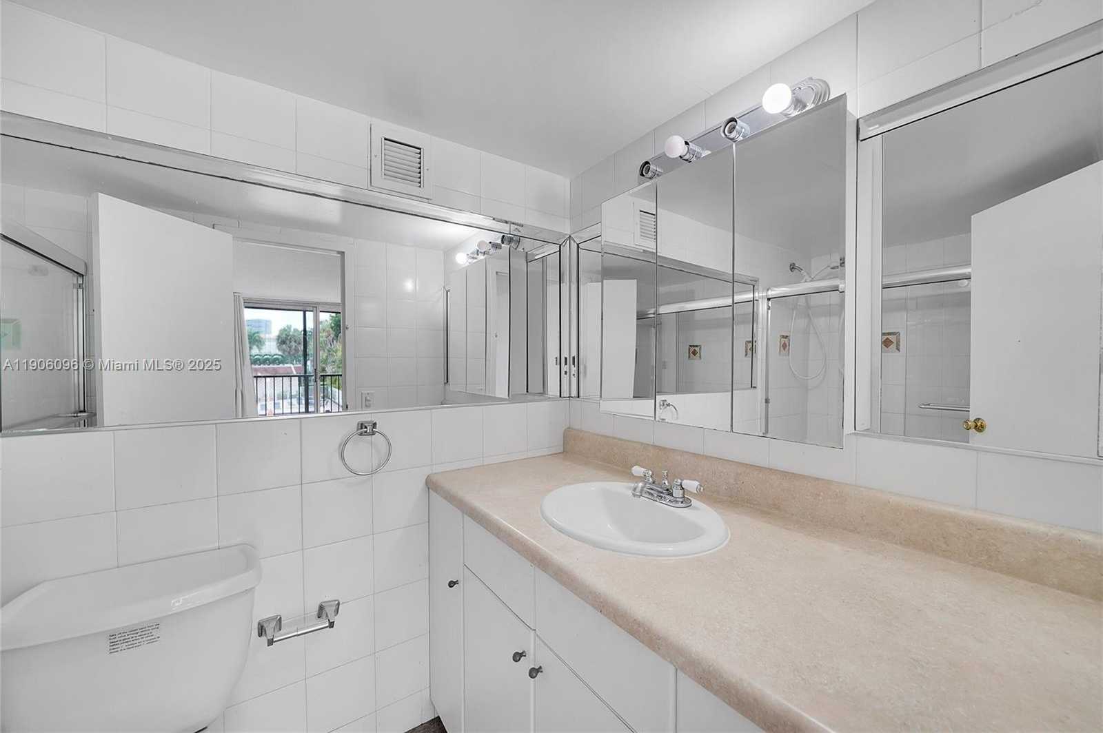 Small Image of 2001 ATLANTIC SHORES BLVD #220, Hallandale Beach Number 21