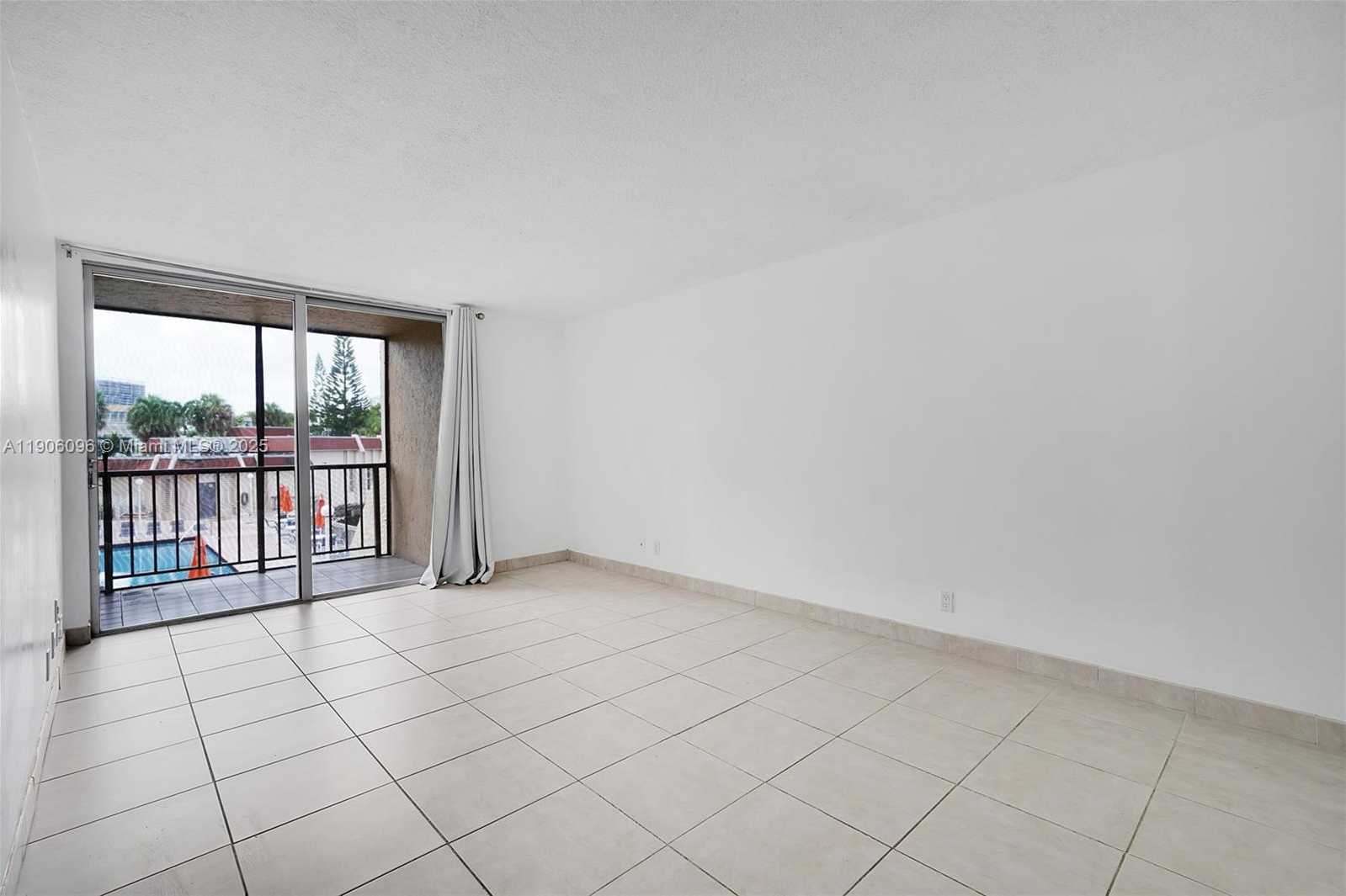 Small Image of 2001 ATLANTIC SHORES BLVD #220, Hallandale Beach Number 23