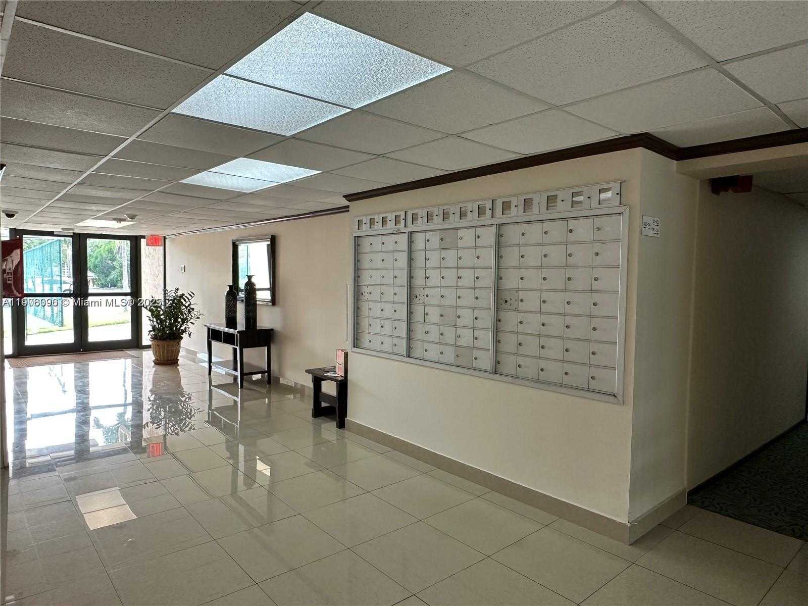 Small Image of 2001 ATLANTIC SHORES BLVD #220, Hallandale Beach Number 4