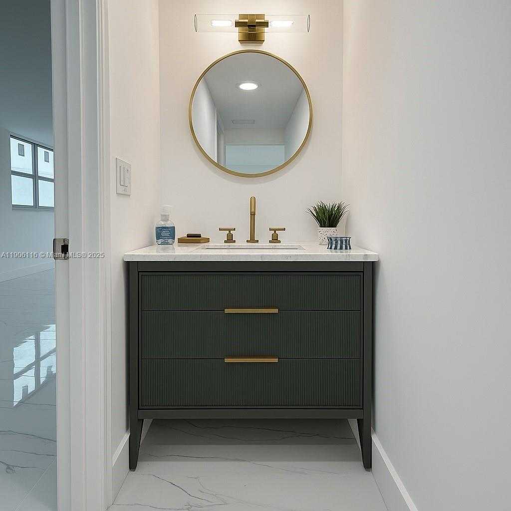 Small Image of 6900 BAY DR #6C, Miami Beach Number 10