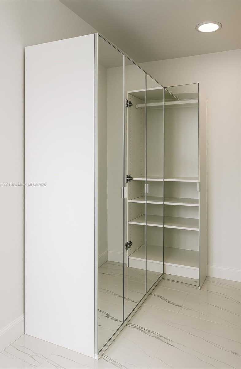 Small Image of 6900 BAY DR #6C, Miami Beach Number 12