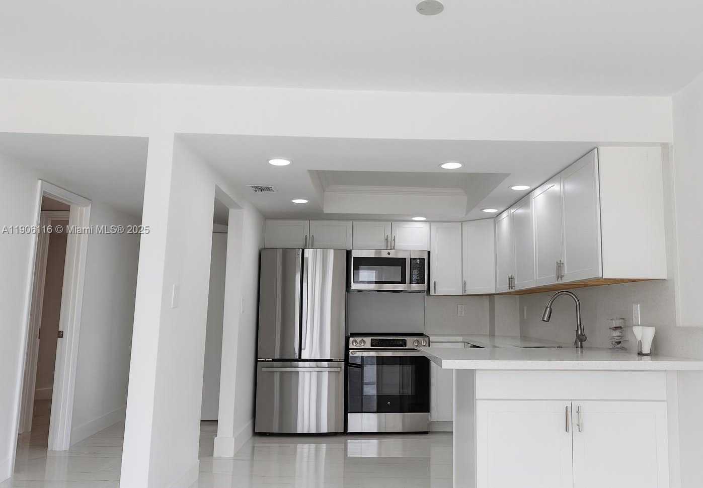 Small Image of 6900 BAY DR #6C, Miami Beach Number 14