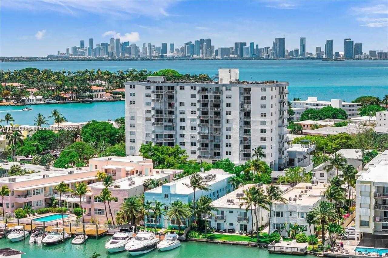 Small Image of 6900 BAY DR #6C, Miami Beach Number 2