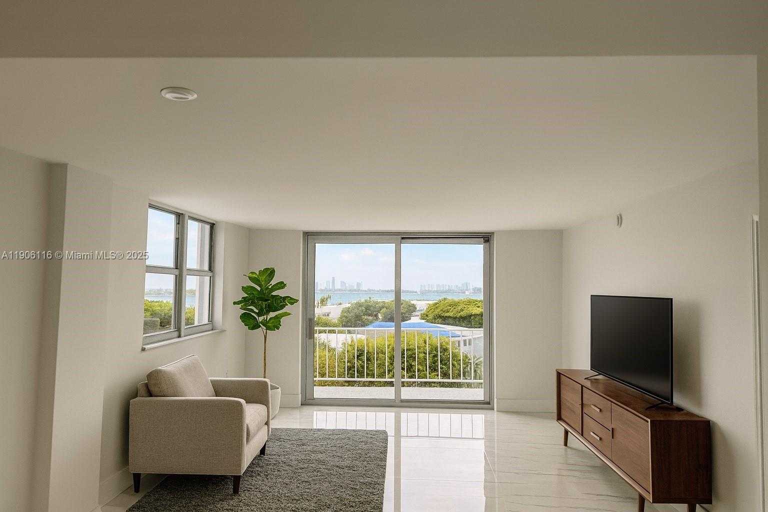 Small Image of 6900 BAY DR #6C, Miami Beach Number 4