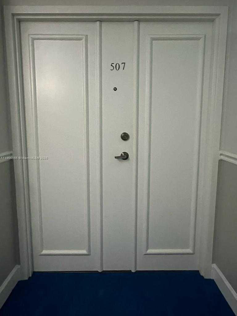 Small Image of Doral Number 1