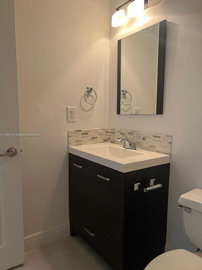 Small Image of Doral Number 15