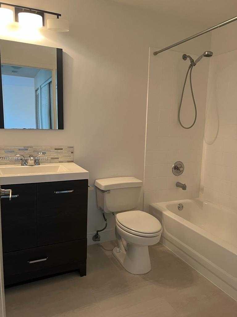 Small Image of Doral Number 16