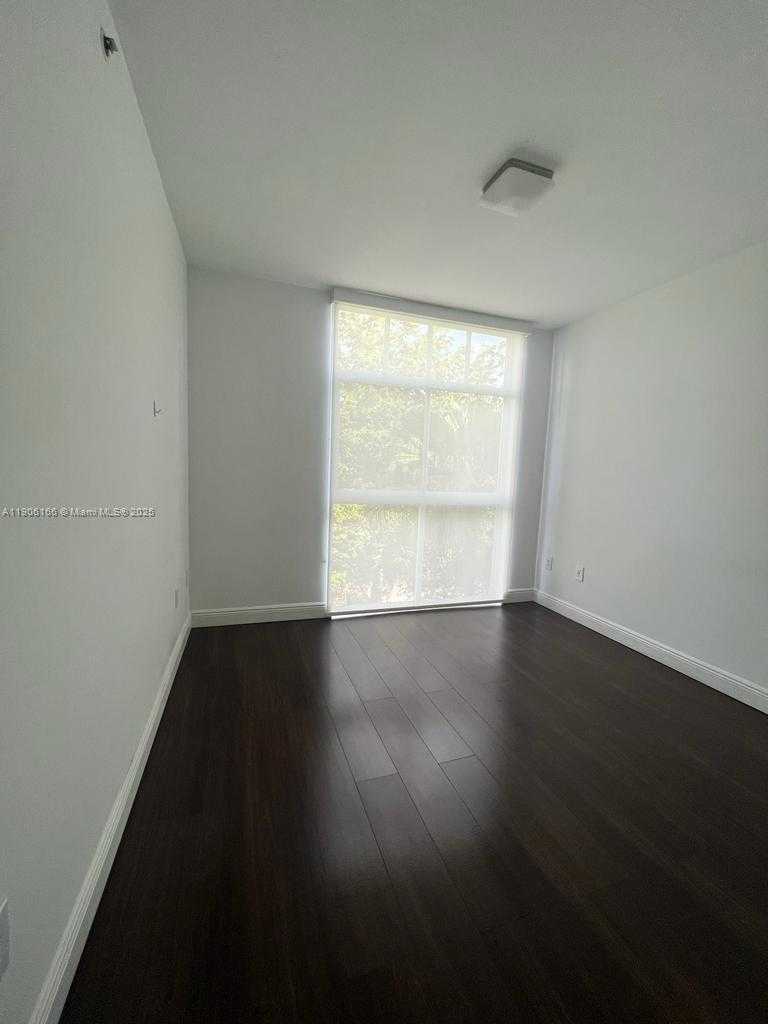 Small Image of Doral Number 17