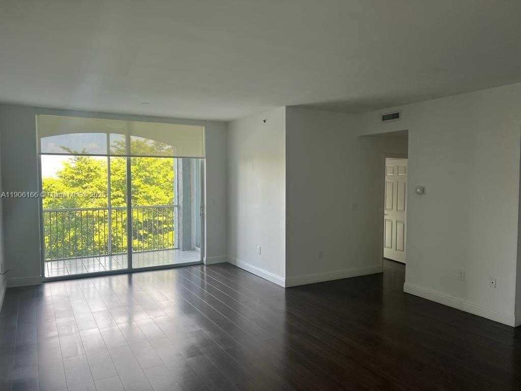 Small Image of Doral Number 3